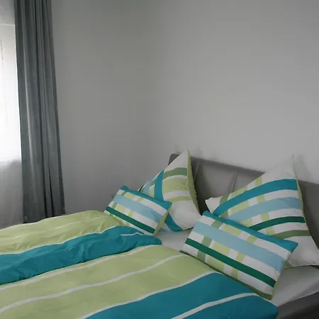 Zur Stadtmauer Бад-Бергцаберн